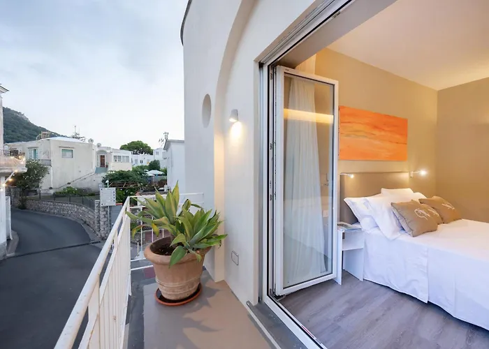 Five By Capri 5 Senses 3*