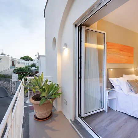 Five By Capri 5 Senses 3*