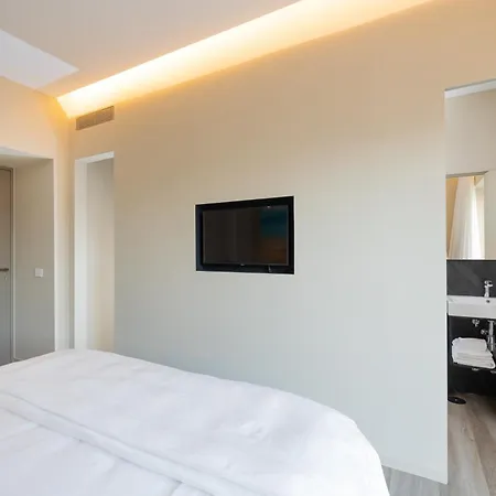 Five By Capri 5 Senses 招待所